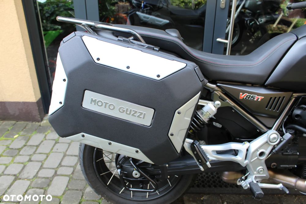 Moto Guzzi V85 - 10