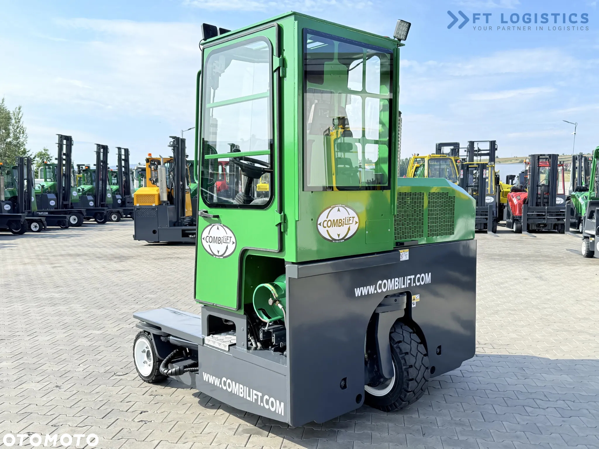 Combilift C2500 / GAS / TRIPLEX 4900MM / WOLNY SKOK /JEDYNE 2446 MOTOGODZIN /  POZYCJONER WIDEŁ / PEŁNA KABINA / STAN IDEALNY / Szeroka oferta wózków czterokierunkowych i bocznych, dopasowanych do różnorodnych potrzeb i zastosowań - 10