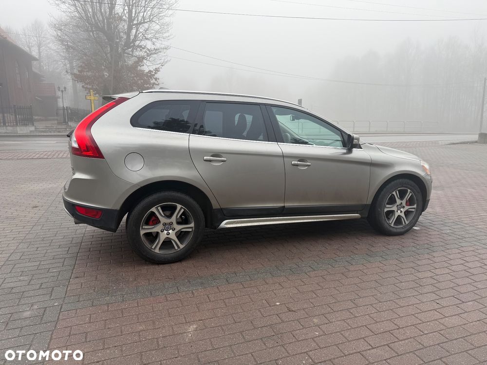 Volvo XC 60 D5 AWD Momentum - 8