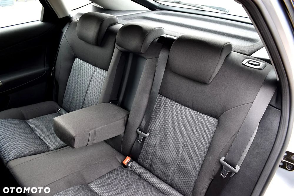 Ford Mondeo 2.0 Ghia X100 / X - 23