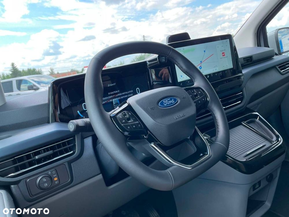 Ford Tourneo Custom - 36