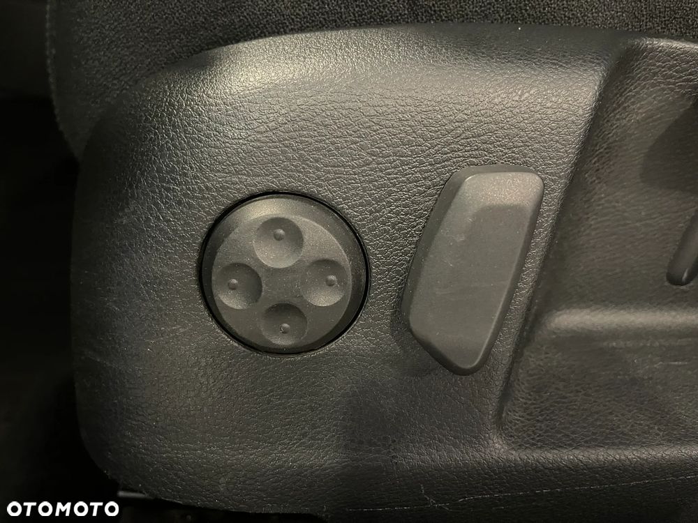 Volkswagen Passat Variant 2.0 TDI DPF BlueMot Comfortline - 26