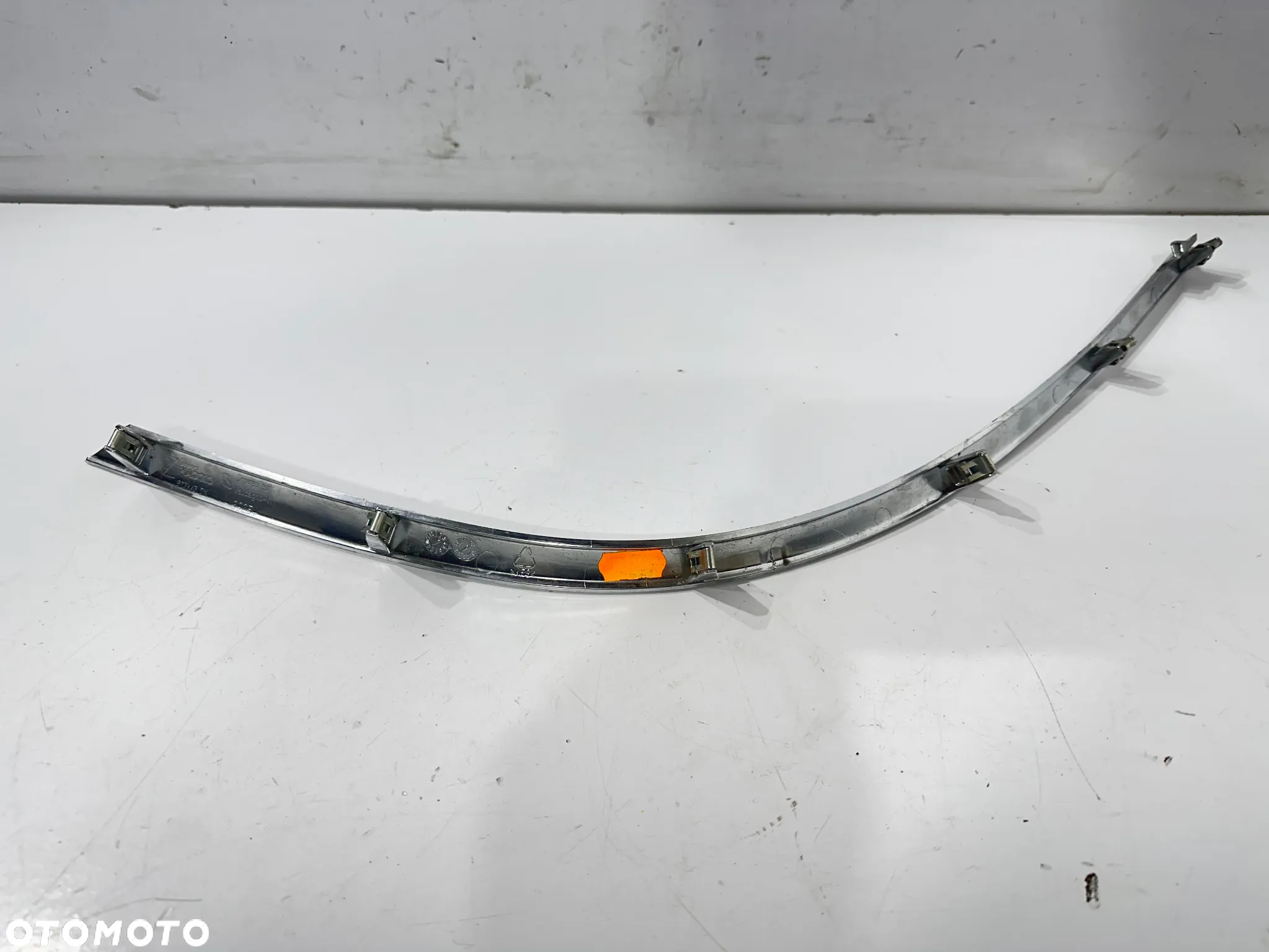 Listwa chrom Piaggio X10 125 PRAWA - 2