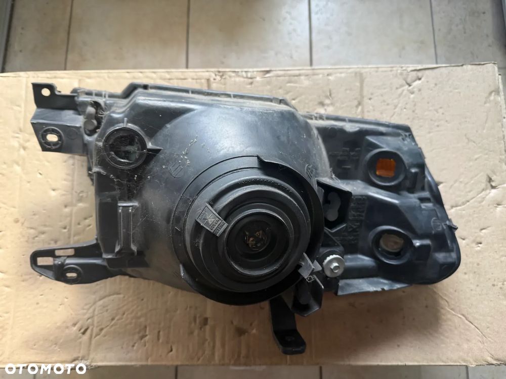 Reflektor / lampa przód przednia lewa Mitsubishi Pajero III 99-06'  BLACK - oryginalna - 3