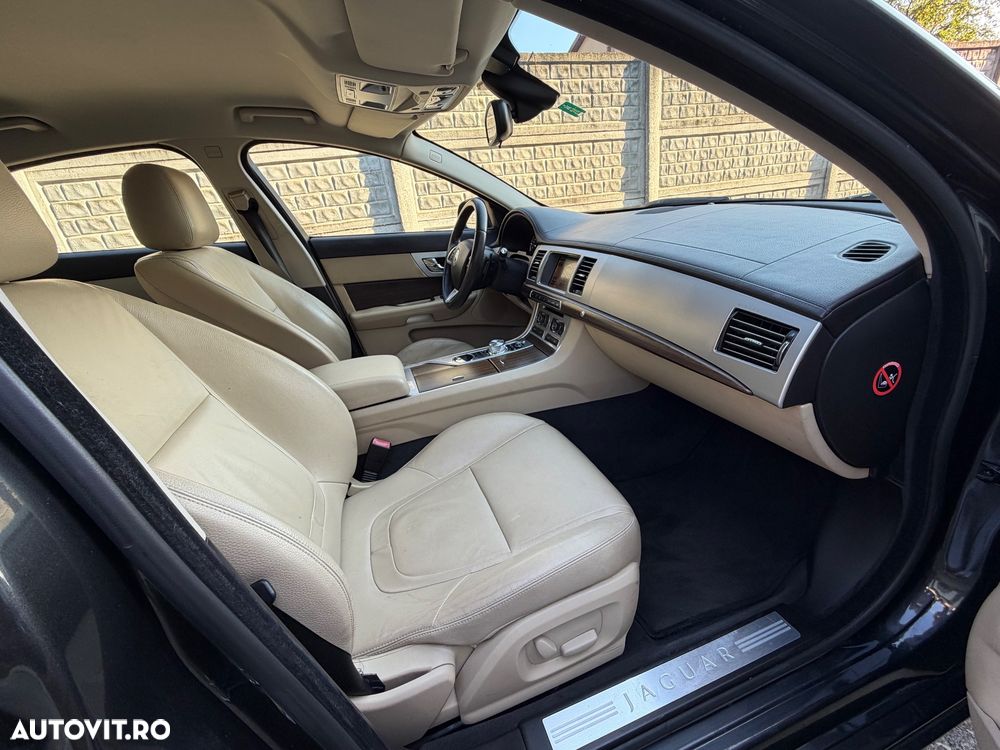 Jaguar XF 2.2D Premium Luxury - 7