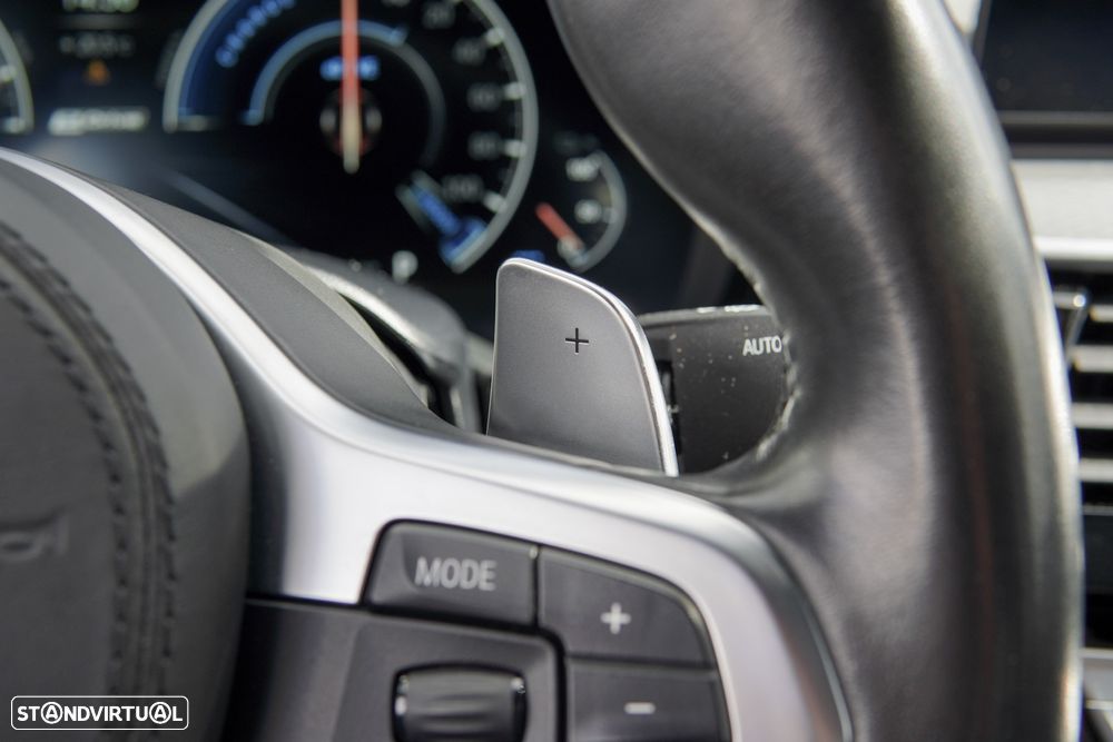 BMW 530 e Pack Desportivo M - 21