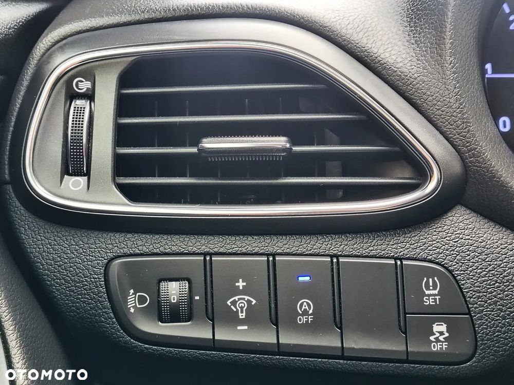 Hyundai i30 1.6 D Classic + DCT - 14