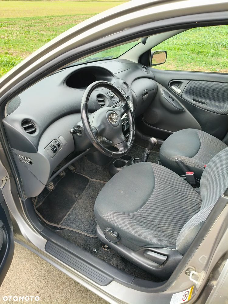 Toyota Yaris 1.4 D-4D Luna - 10