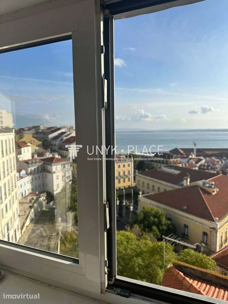 Charmoso Apartamento Duplex  com Varanda em Alfama - Grande imagem: 3/28
