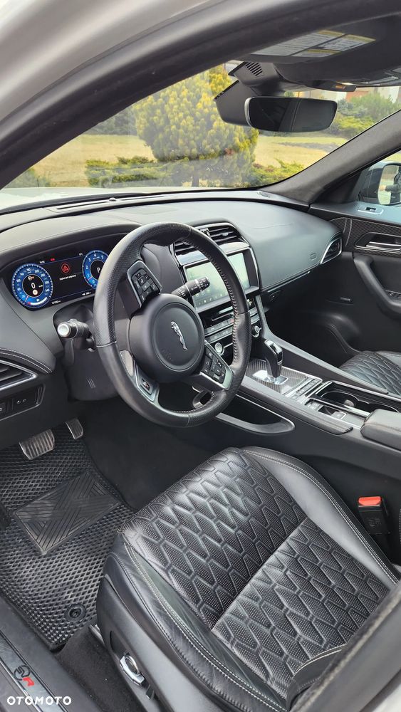 Jaguar F-Pace P550 AWD SVR - 5