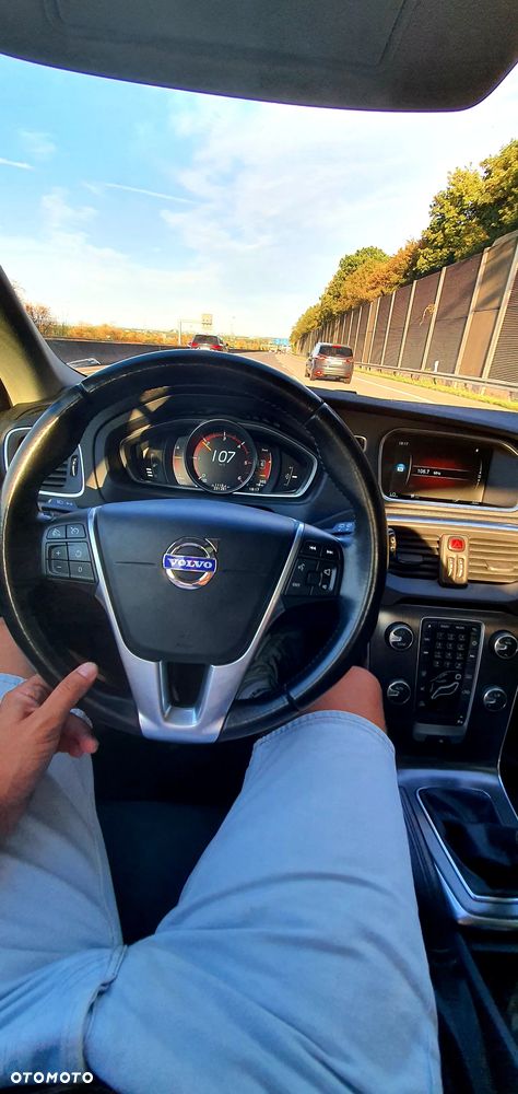 Volvo V40 D2 Momentum - 40