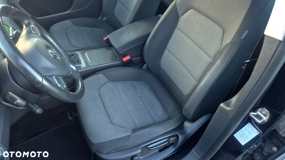 Volkswagen Passat - 14