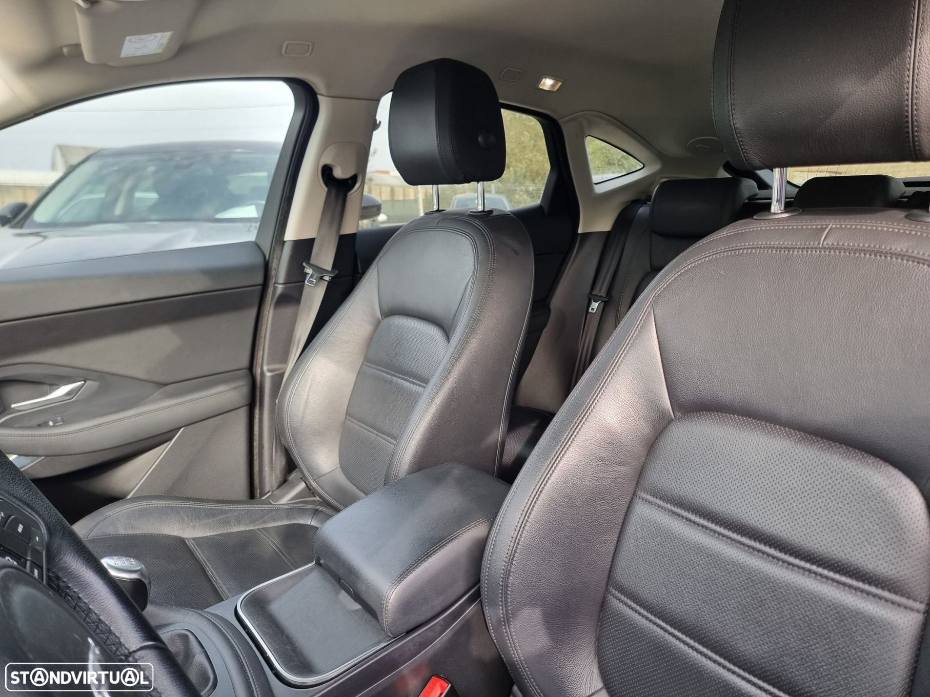 Jaguar E-Pace 2.0 i4D S - 12