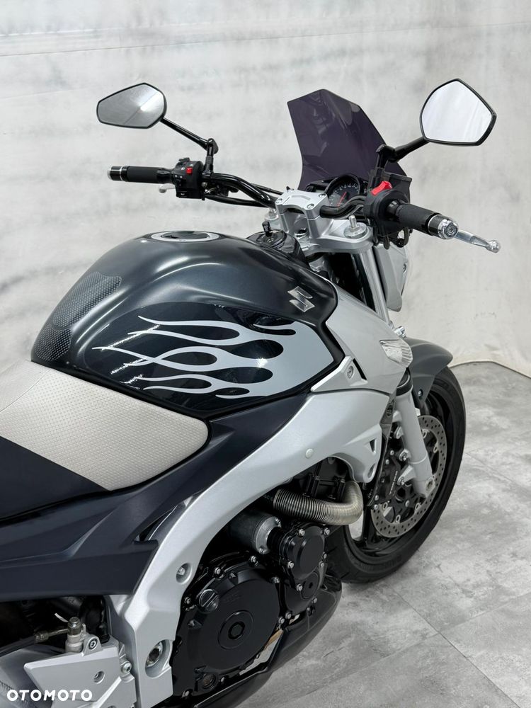 Suzuki GSR - 7