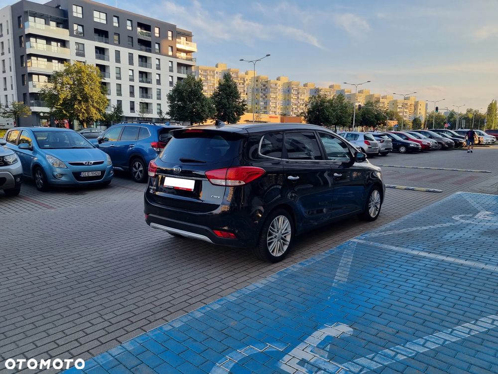 Kia Carens - 5