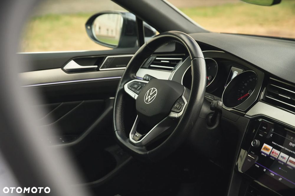 Volkswagen Passat Variant 2.0 TDI SCR DSG R-Line - 27