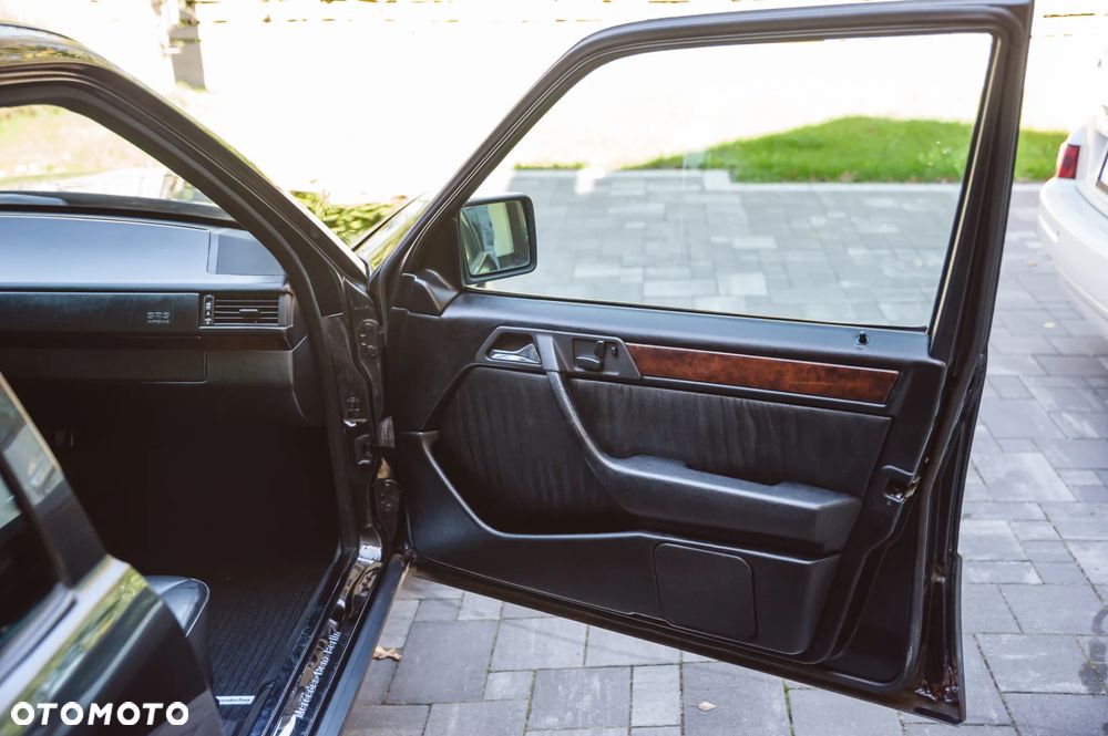 Mercedes-Benz Klasa E - 23