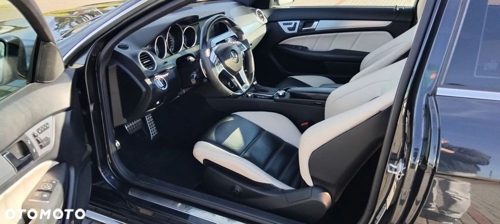 Mercedes-Benz Klasa C 63 AMG AMG SPEEDSHIFT MCT AMG Performance Package - 9
