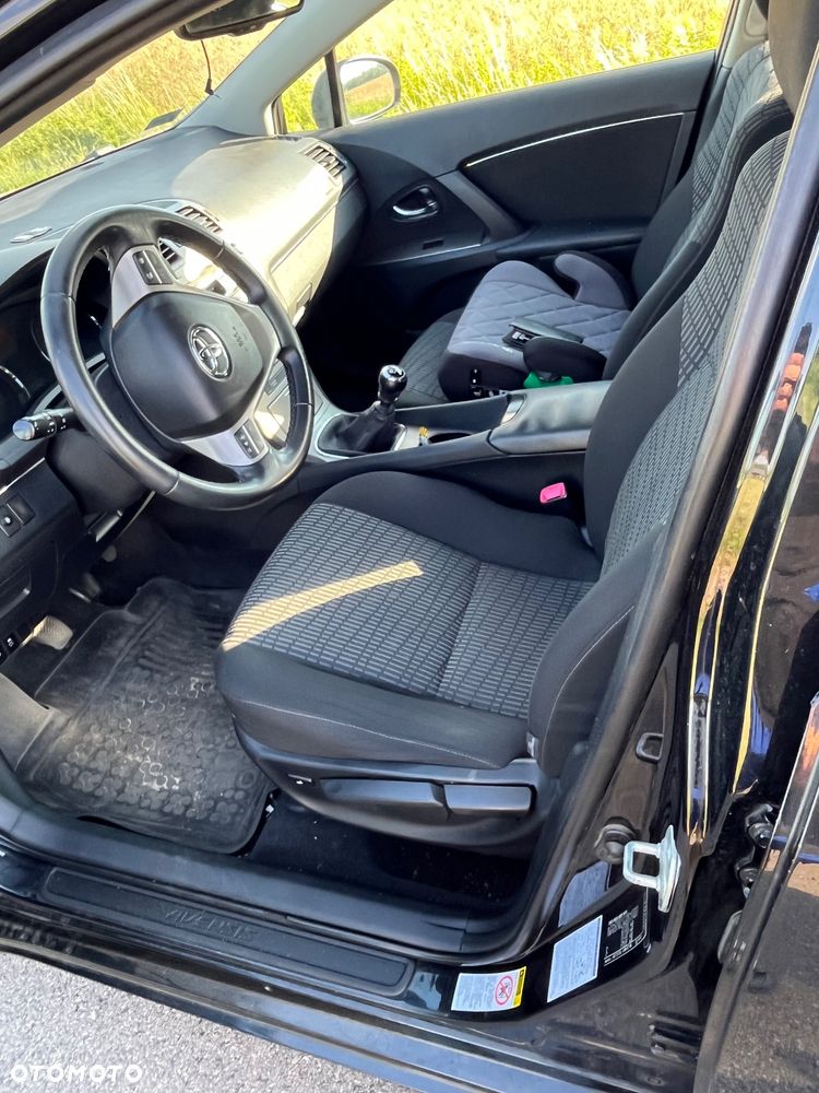 Toyota Avensis 2.0 D-4D Sol - 14