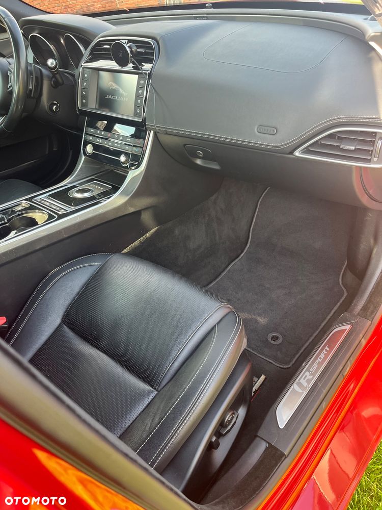 Jaguar XE - 7