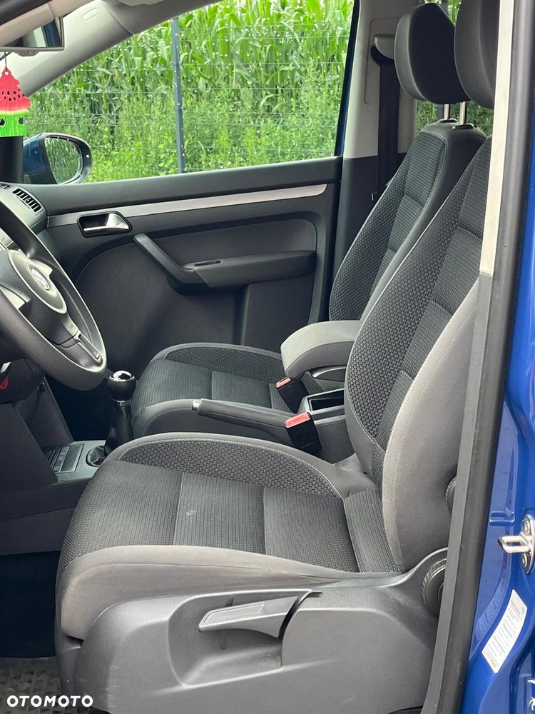 Volkswagen Touran - 16