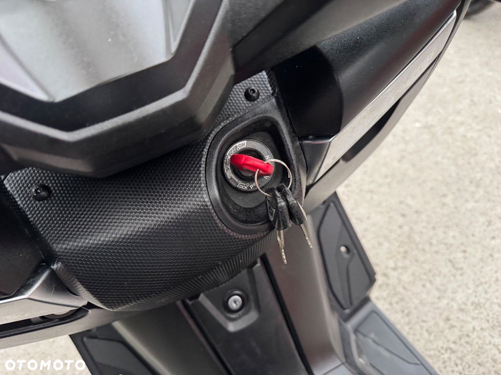 Yamaha X-max - 17