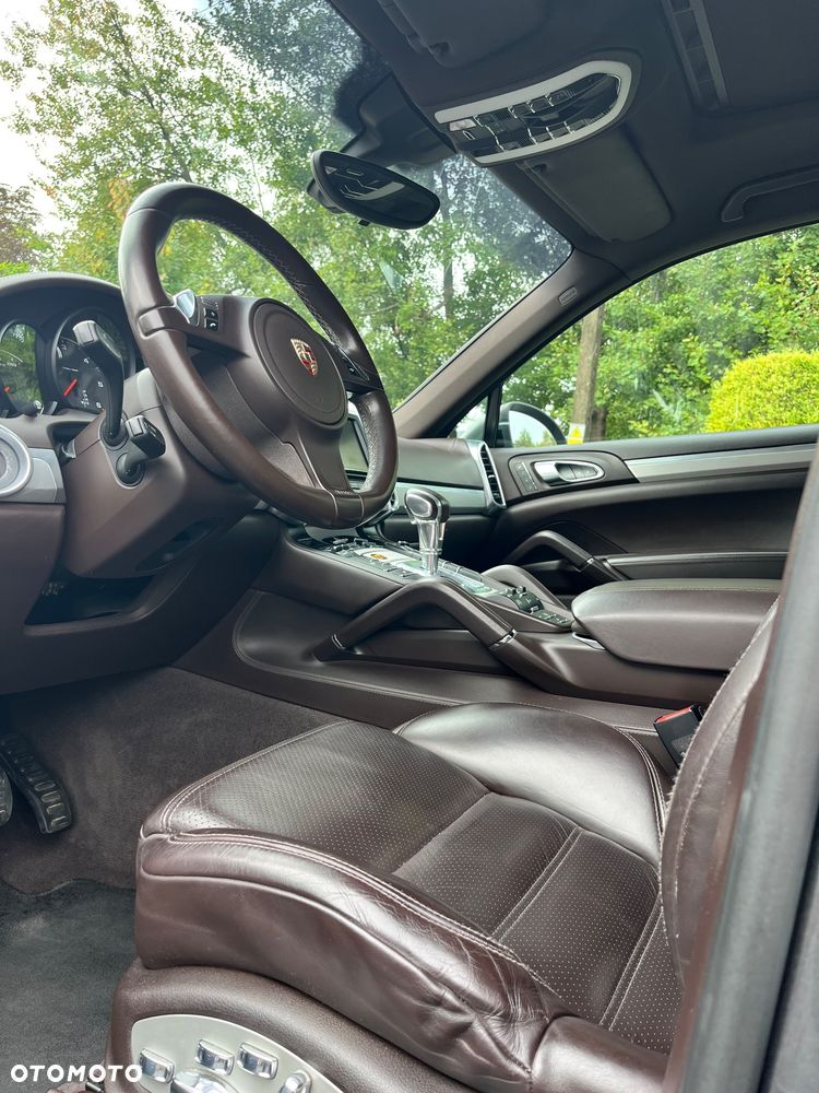 Porsche Cayenne - 21