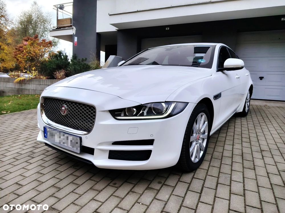 Jaguar XE 2.0 D Portfolio - 17