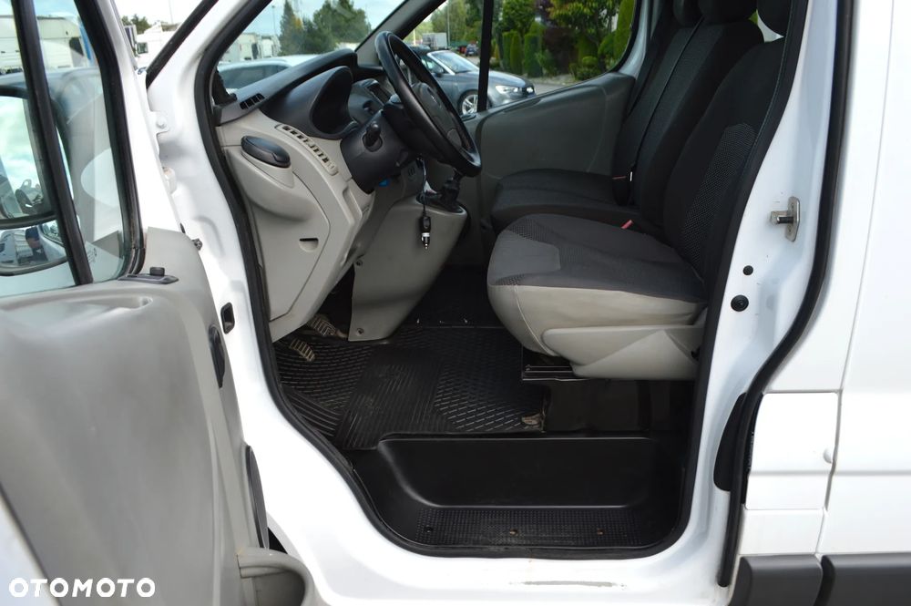 Opel Vivaro - 11