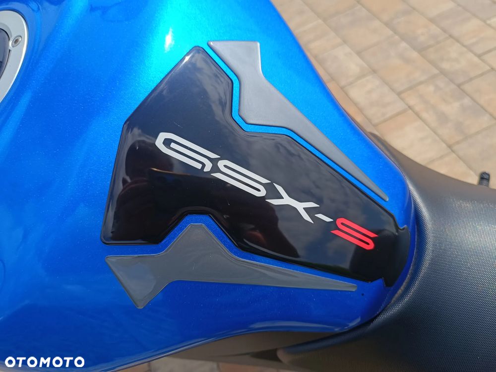 Suzuki GSX 1000 - 25