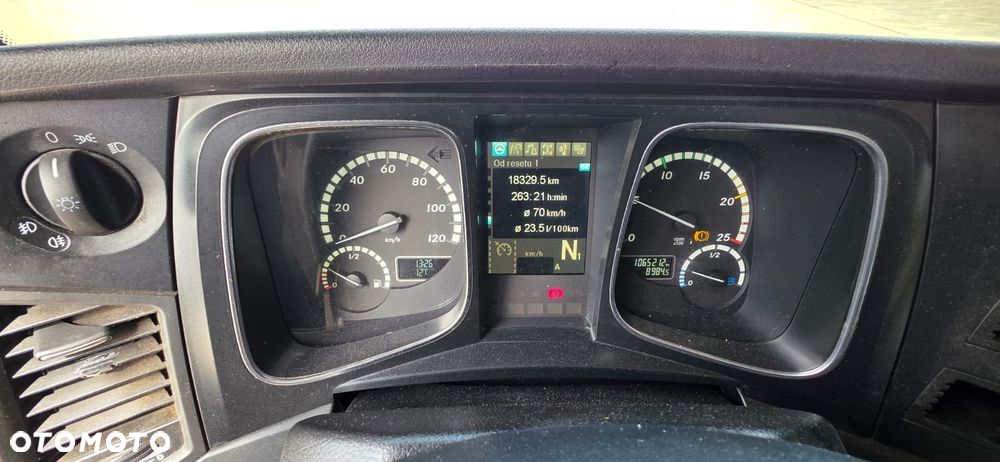 Mercedes-Benz ACTROS - 8