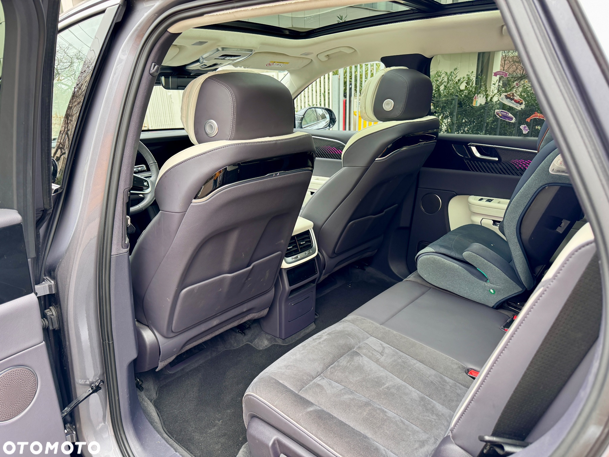 Hongqi E-HS9 - 18