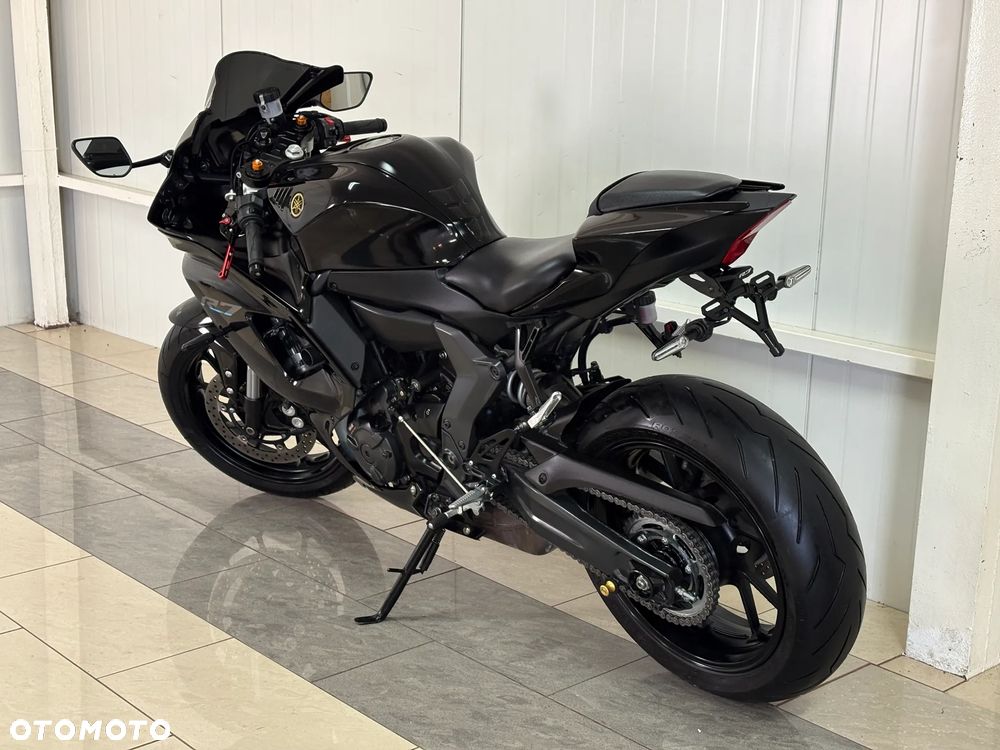 Yamaha R7 - 7