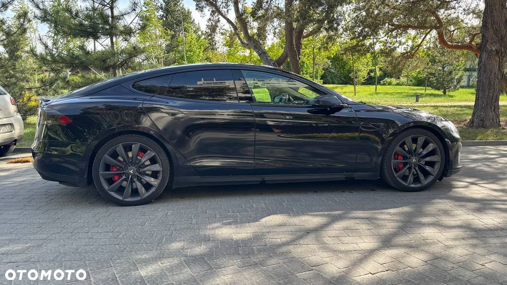 Tesla Model S - 6