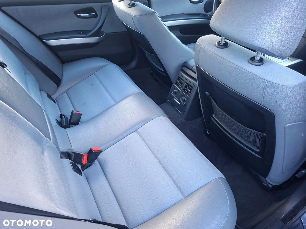 BMW Seria 3 330i - 9