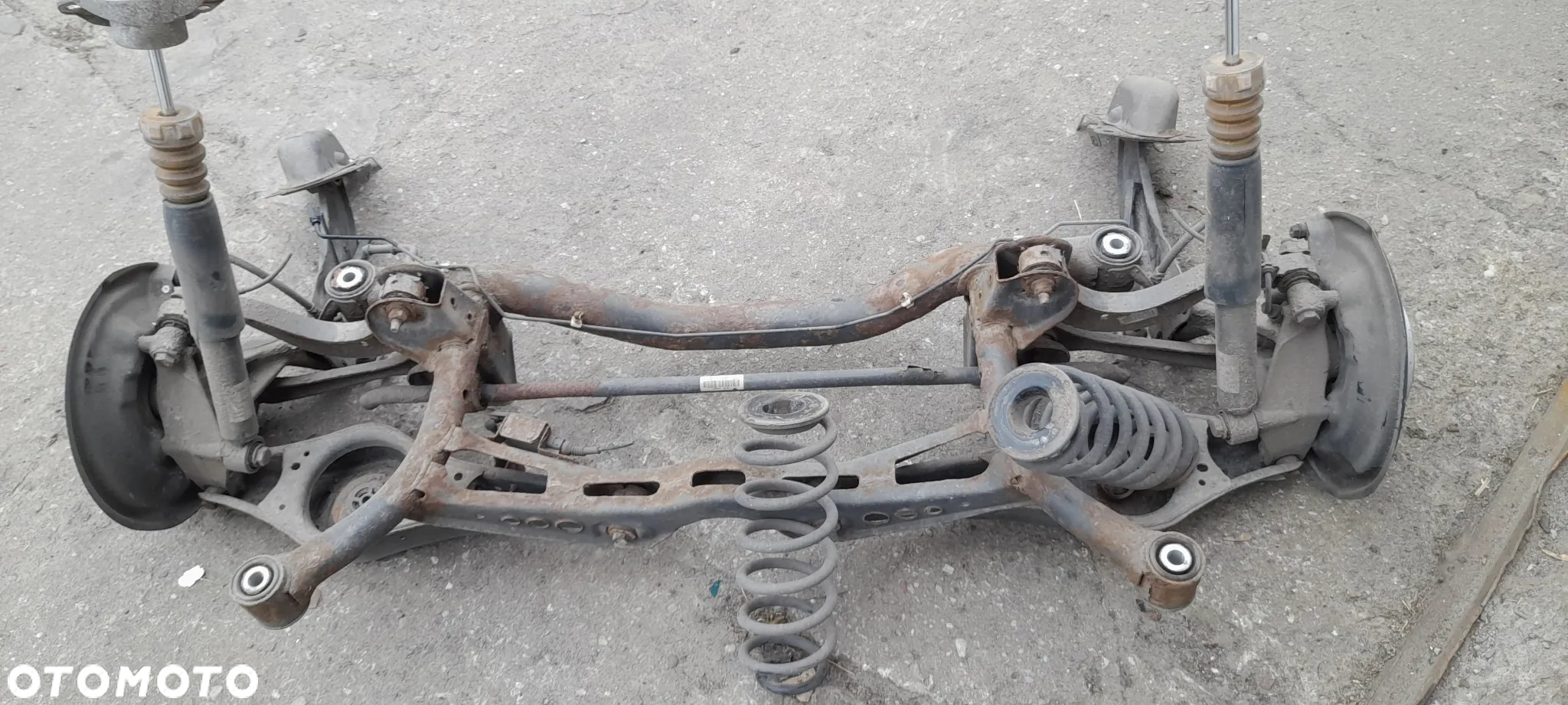 ZWROTNICA PIASTA PRAWA VW PASSAT B6 - 17