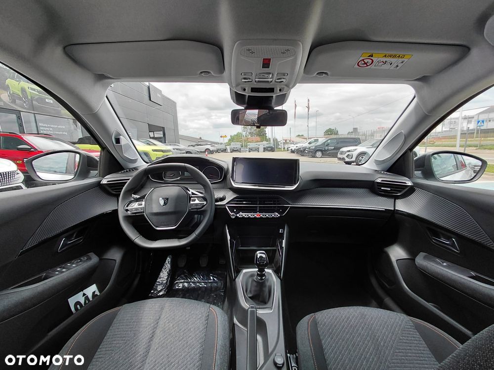 Peugeot 208 - 12