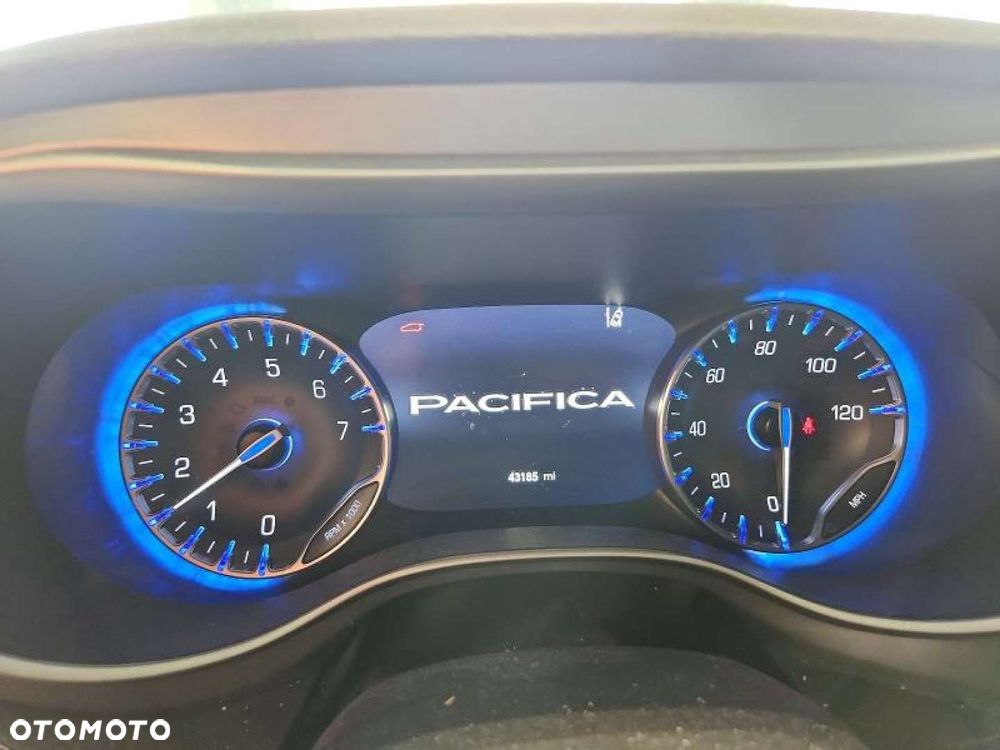 Chrysler Pacifica - 11