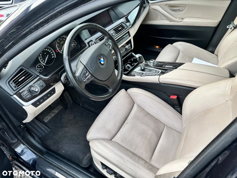 BMW Seria 5 550i - 10