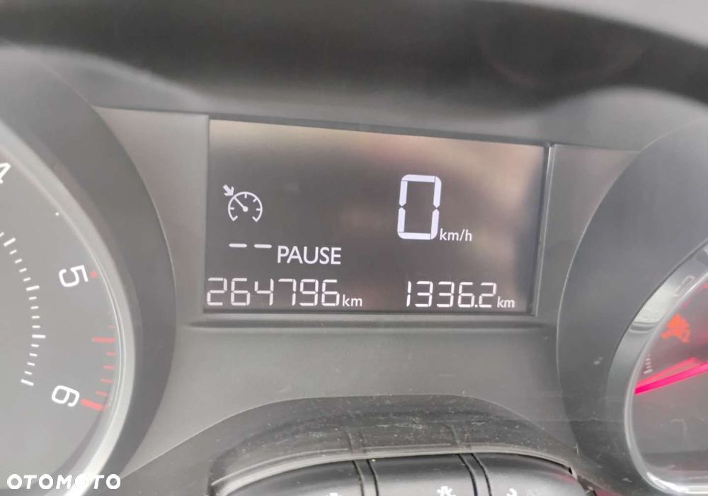 Peugeot 208 - 12