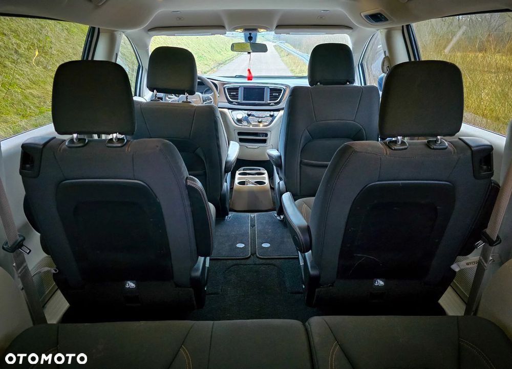 Chrysler Pacifica - 11