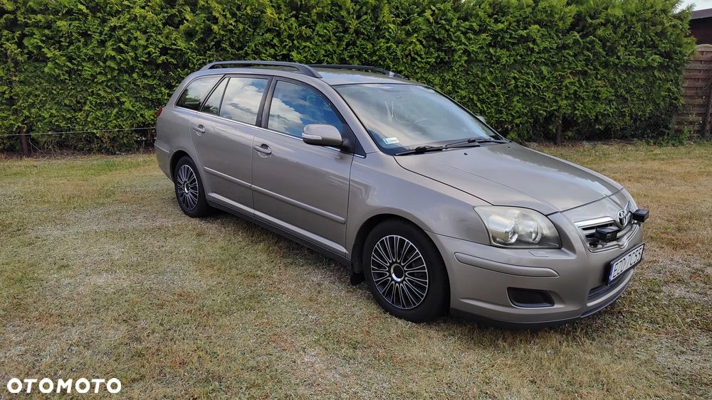 Toyota Avensis 1.6 VVT-i Luna - 2