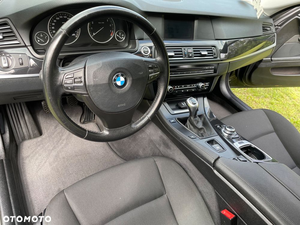 BMW Seria 5 523i - 13