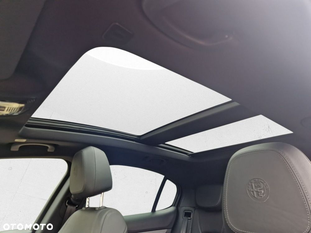 Alfa Romeo Stelvio - 22