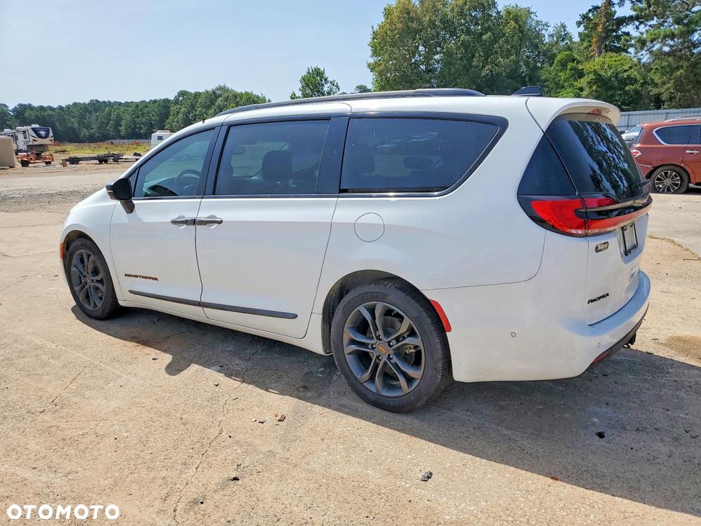 Chrysler Pacifica - 3