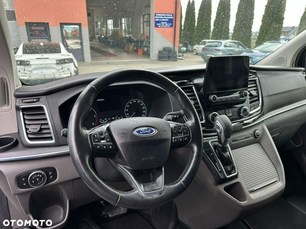 Ford Tourneo Custom - 12