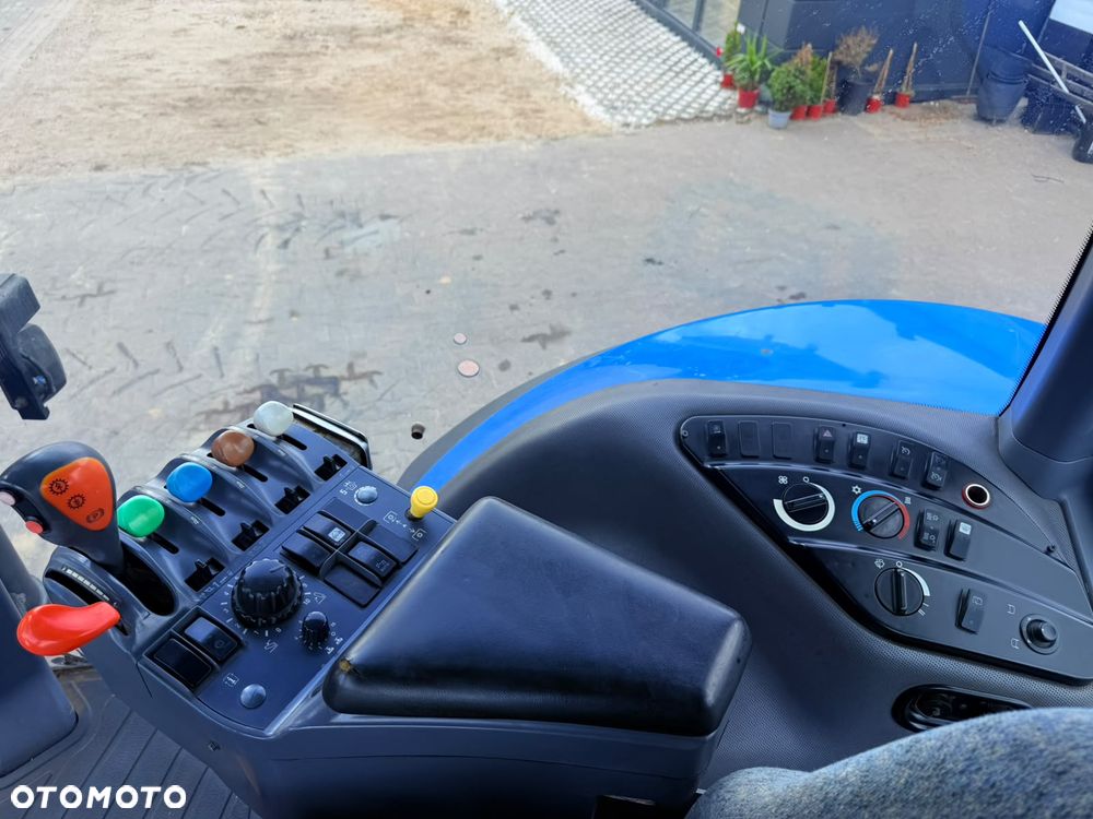 New Holland T8020 - 16