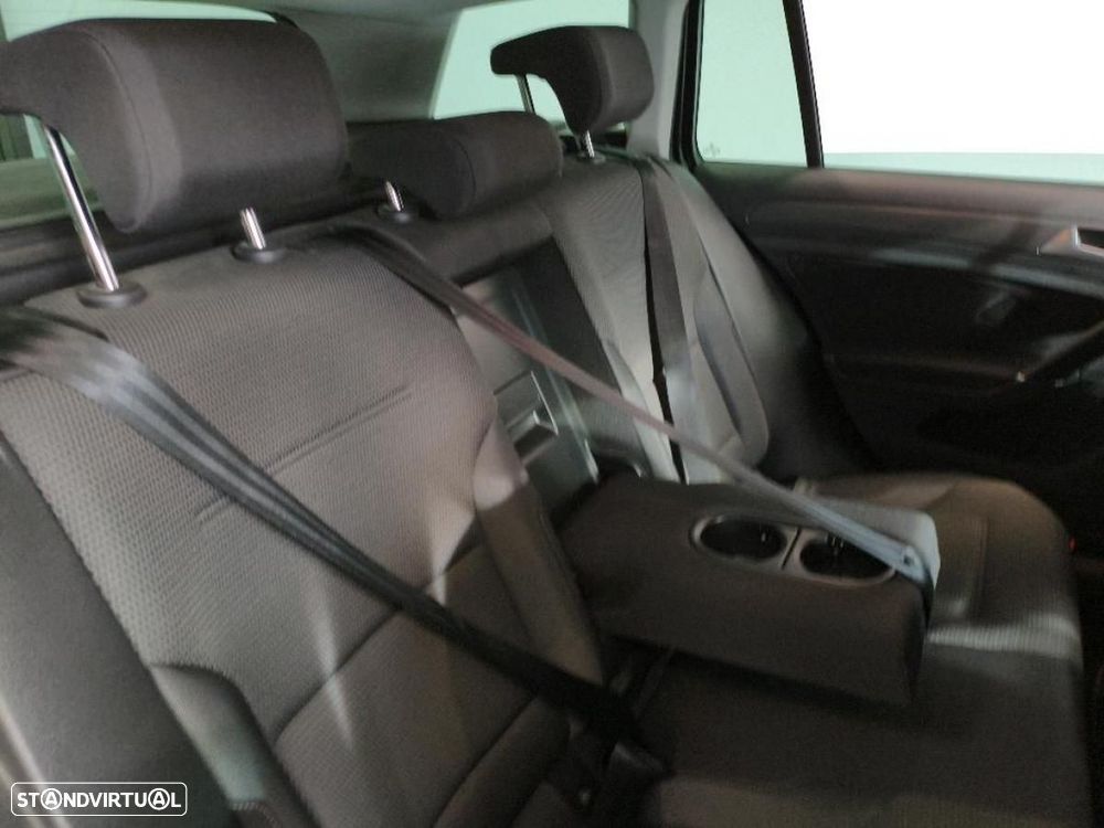 VW Golf Variant 2.0 TDi R-Line DSG - 5