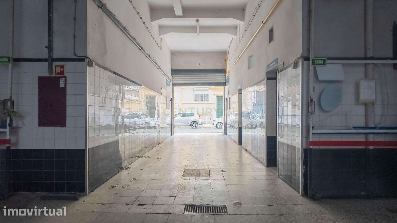 Loja/Armazém à Venda com 688 m² junto ao Alto de São João, Lisboa - Grande imagem: 3/33