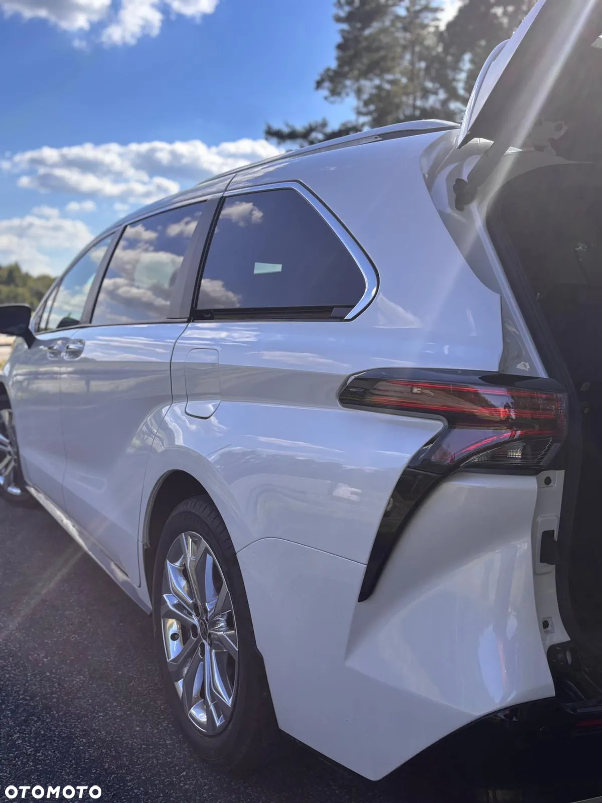 Toyota Sienna - 4